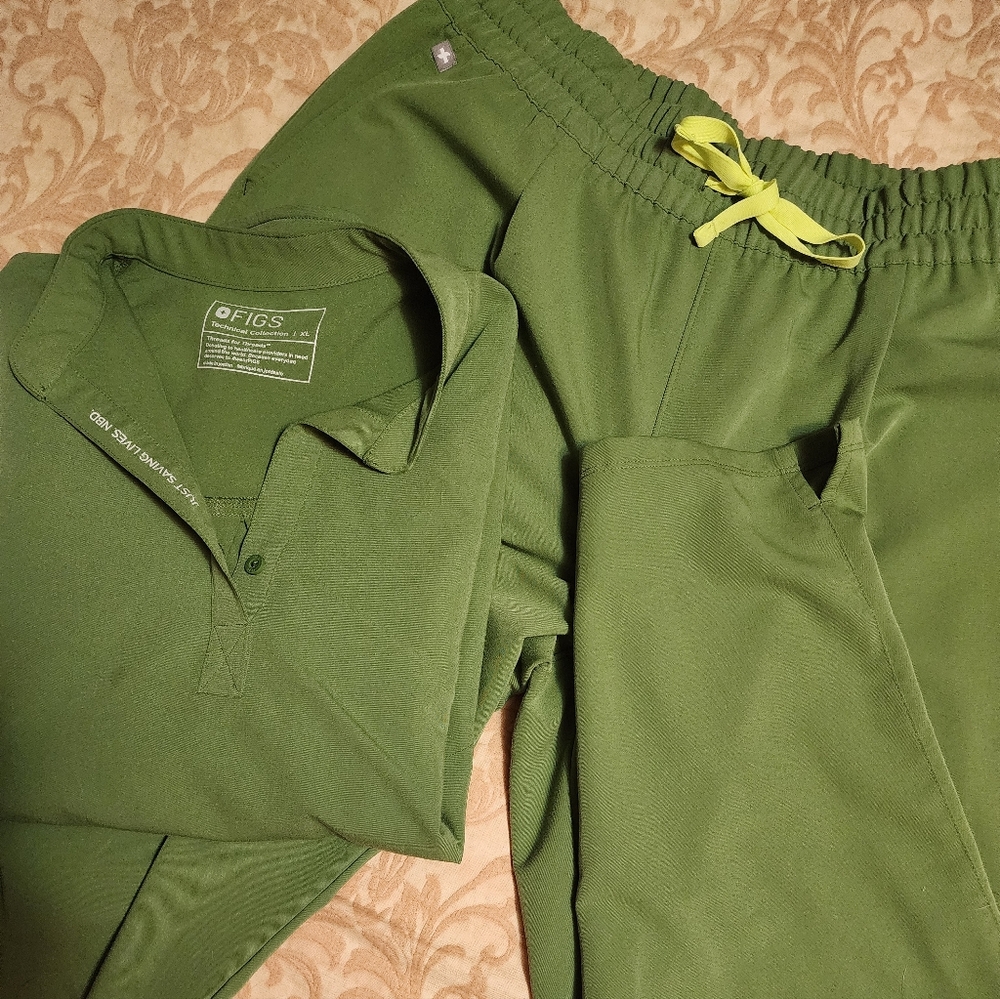 Women's Fern Figs set; will sell separately; worn once; immaculate condition!